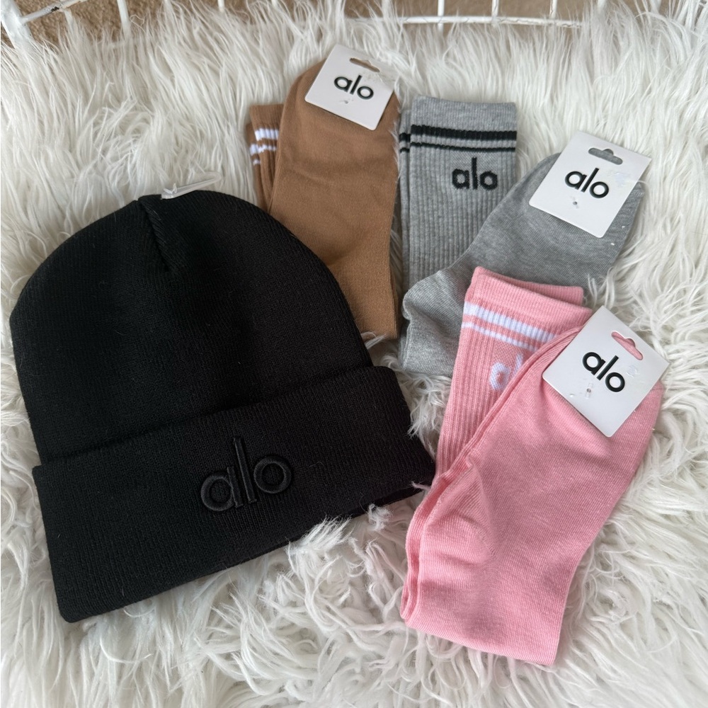 ALO Beanie and 3 Yoga Socks set